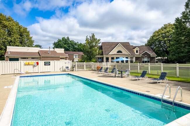 Pool & Leasing Office