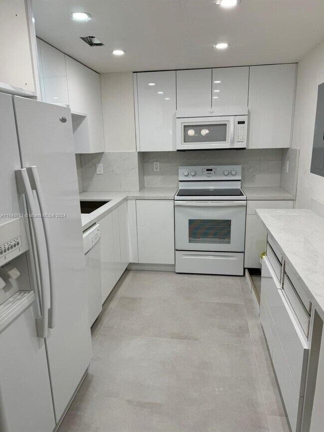 Photo - 3180 S Ocean Dr Unit #810