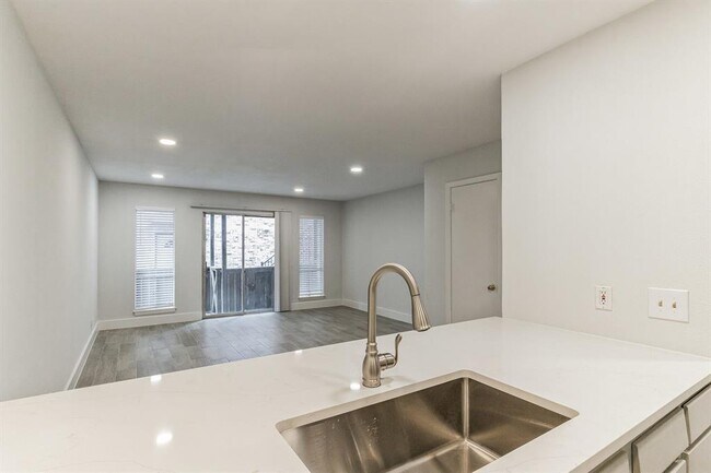 Photo - 6501 E Hill Dr Unit 117