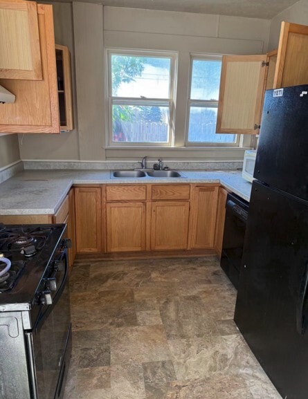 Photo - 947 W 8th St