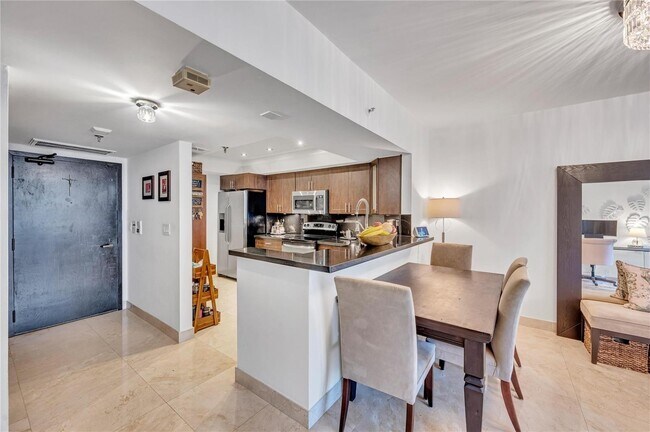 Photo - 520 Brickell Key Dr Unidad A1012