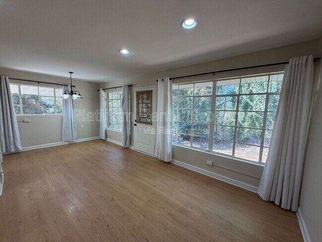 Photo - 1747 Carter Cir