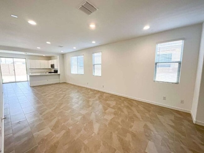 Photo - 3 Bedroom, 2 Bath Available NOW!