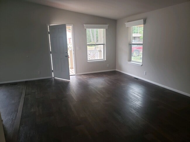 Photo - 47719 Fairyglen -3 bedroom / 2 Bath in Oakridge