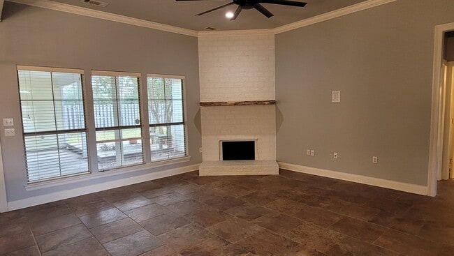 Photo - Beautiful 3 bedroom with large fenced yard & conveniently located