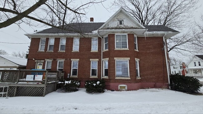 Building Photo - ?? Spacious 3BR/1BA First-Floor Home with Garage & Fenced Yard in Quiet Michigan City Neighborhood Unit 1