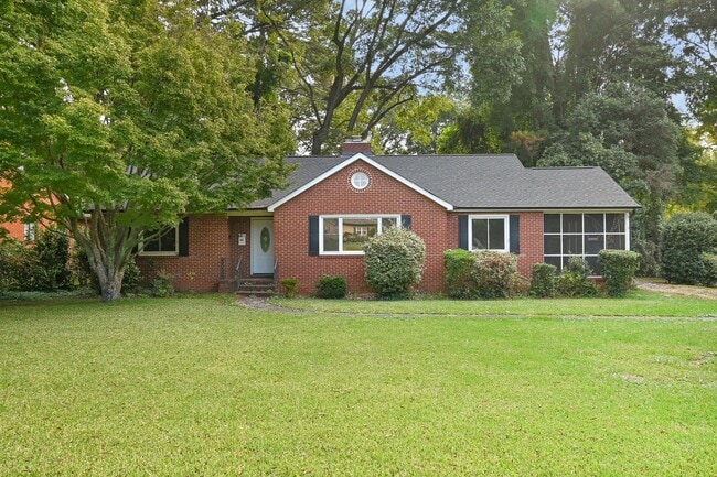 Building Photo - Newly Renovated 3-Bedroom Ranch with Spaci...