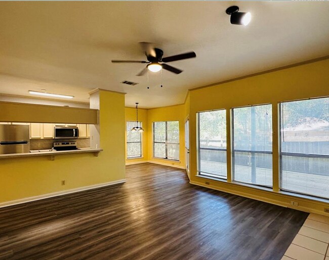 Photo - 6501 Columbia Oaks Ct Unit 3B