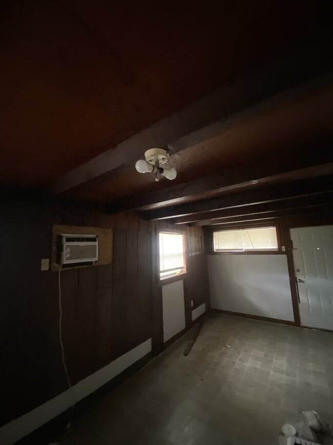 Photo - 619 W Poplar St