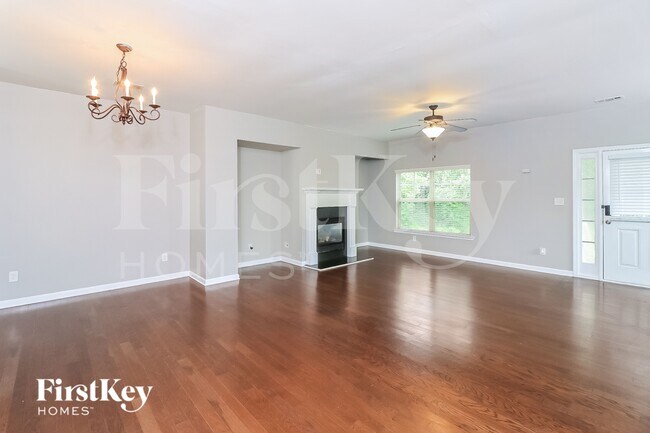 Photo - 850 Riverdance Dr