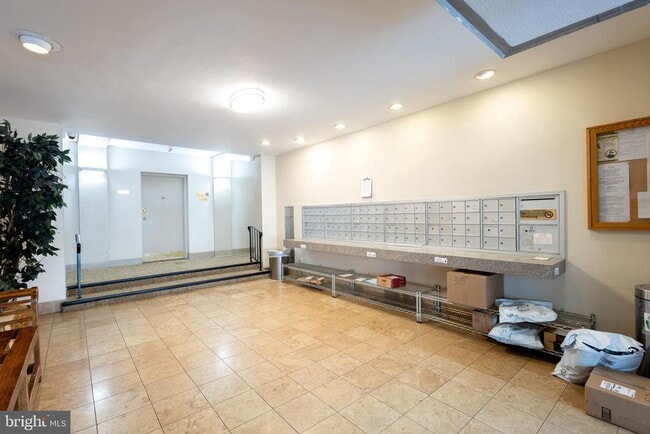 Photo - 1931 N Cleveland St Unit 602