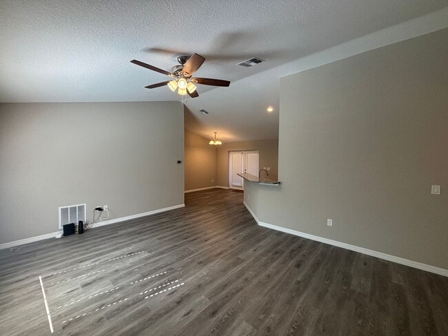 Photo - Great 3/2 in ideal location