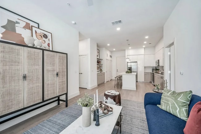 Photo - Your Urban Oasis Awaits Unidad RMCR