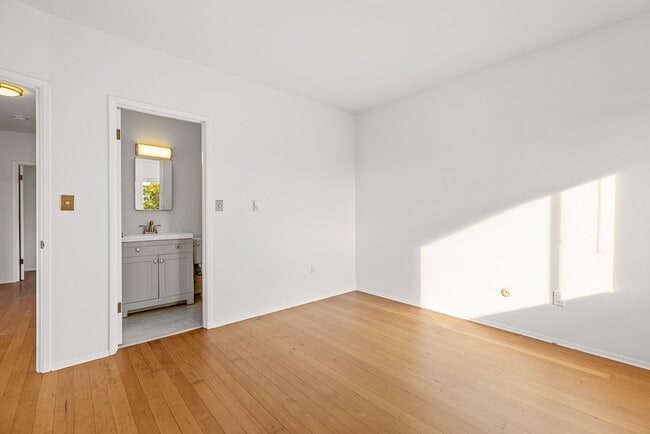 Photo - 5152 Unit 4747 B