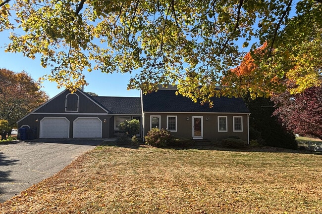 Photo - 1241 Halladay Ave W