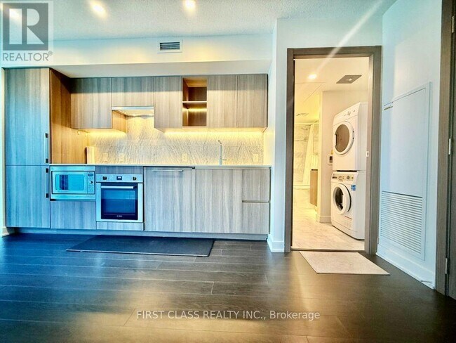 Photo - 19 Bathurst St Unit 902