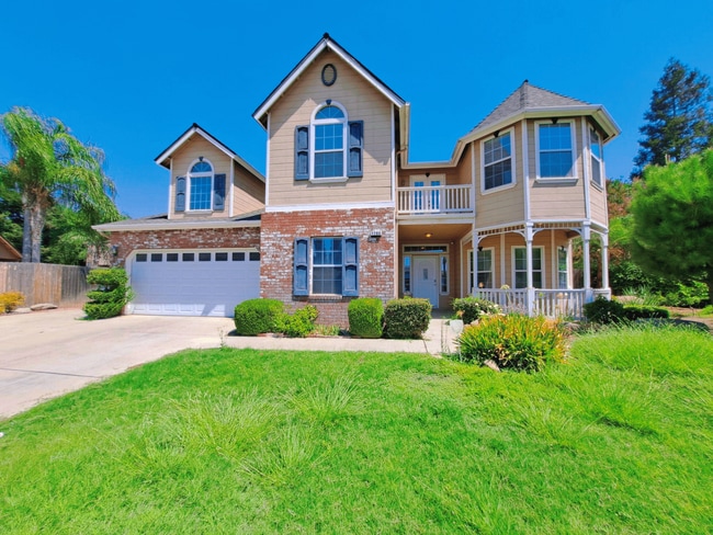 Elegant 4 Bedroom Home w/ Upstairs Loft Mo... - Elegant 4 Bedroom Home w/ Upstairs Loft Mo...