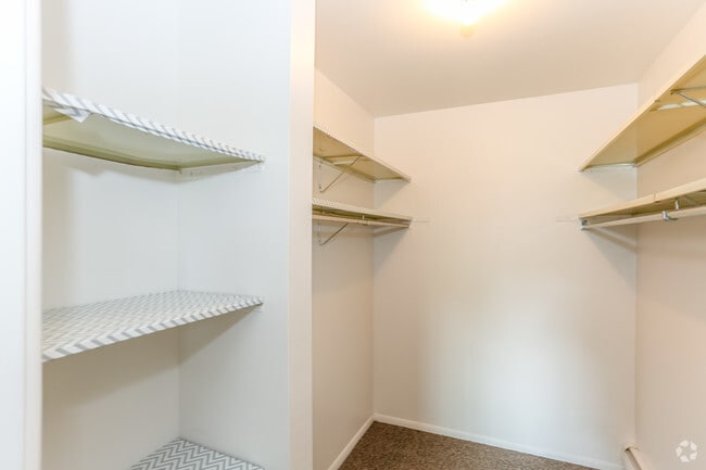 Walk-in Closet