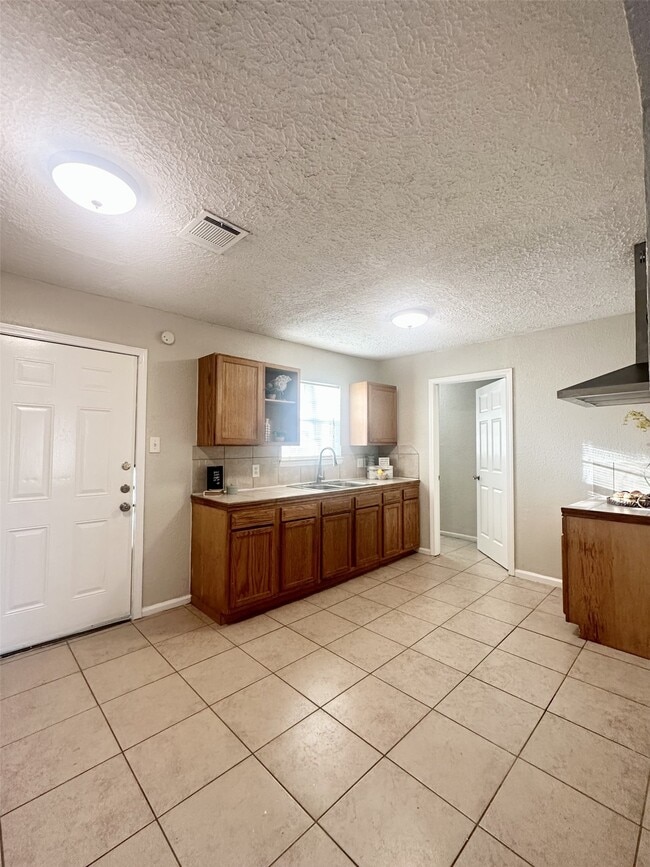 Photo - 6713 Greenhurst St