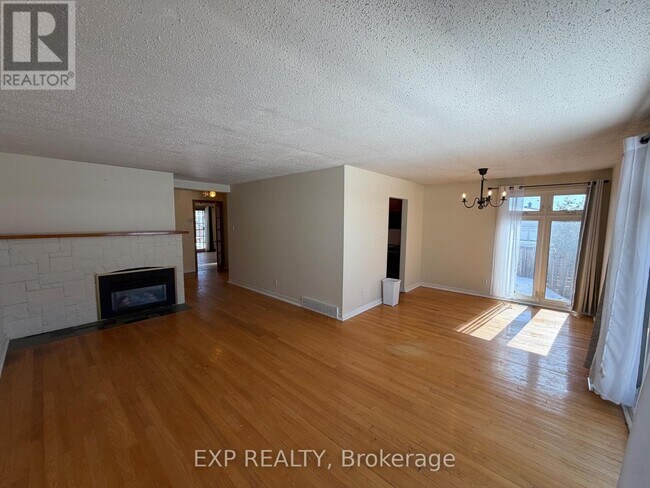 Photo - 21 Southview Crescent