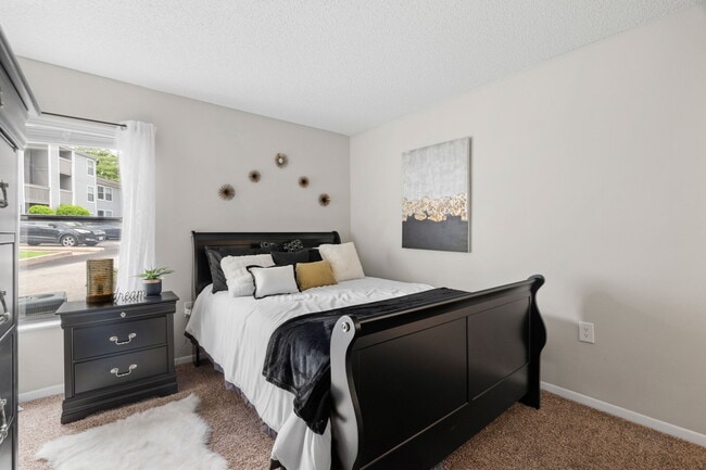 Hickory - 2 Bed / 2 Bath - 855 Sq.Ft.