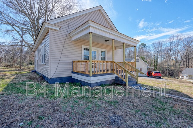 Photo - 555 W Peachtree St