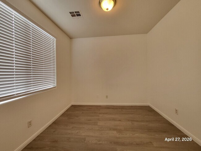 Photo - 4548 Flaming Ridge Trail