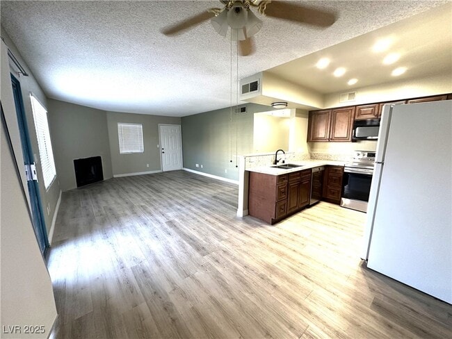 Building Photo - 1575 W Warm Springs Rd Unit 413 Rental