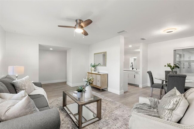 Photo - 5931 Denver St NE