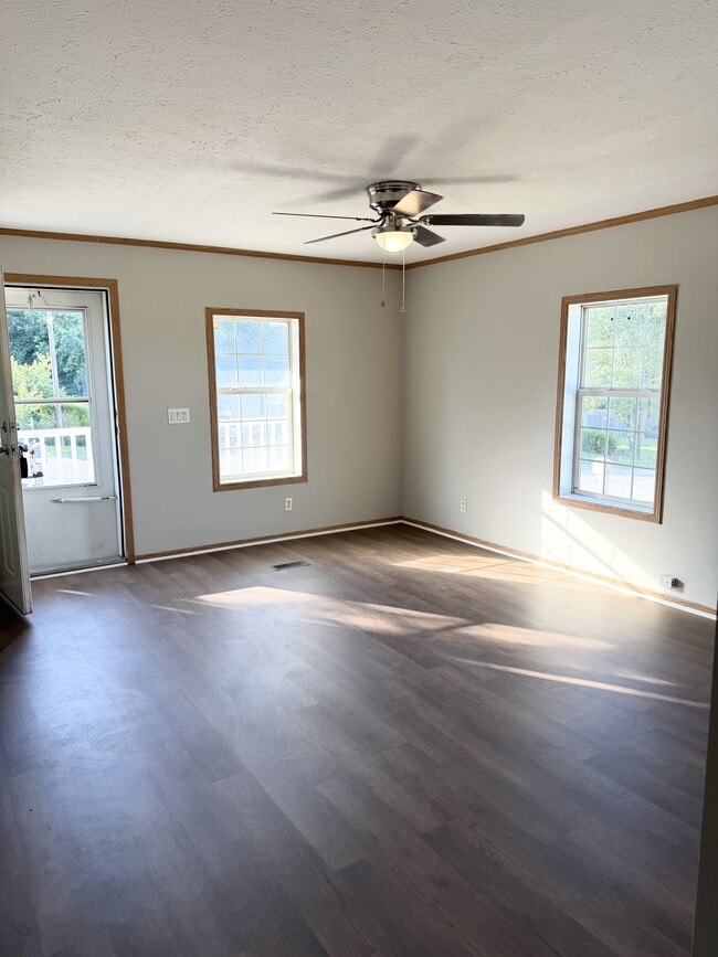 Photo - 212 Pulliam Dr