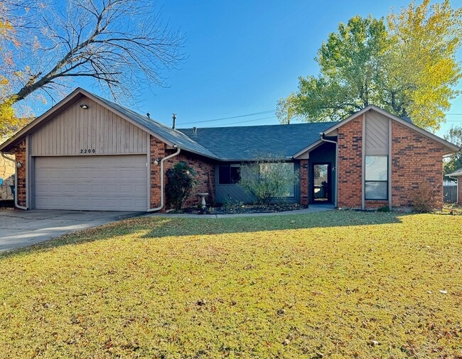 Building Photo - 2200 W Rockypoint Dr