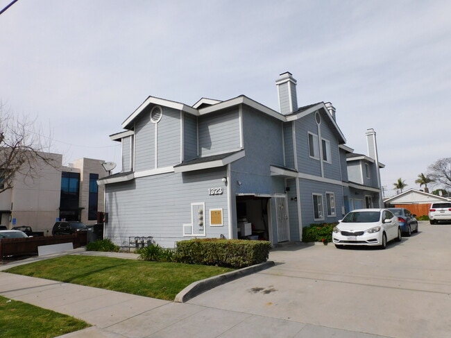 Photo - 1323 W Palmyra Ave Unit #B