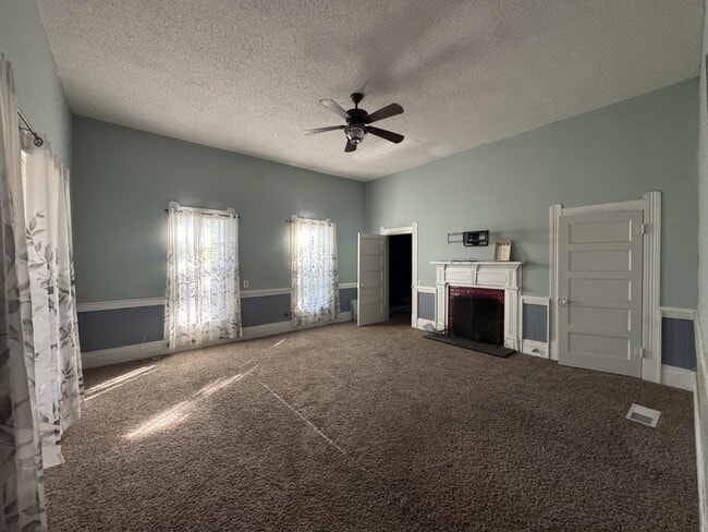 Photo - 608 N Montgomery St