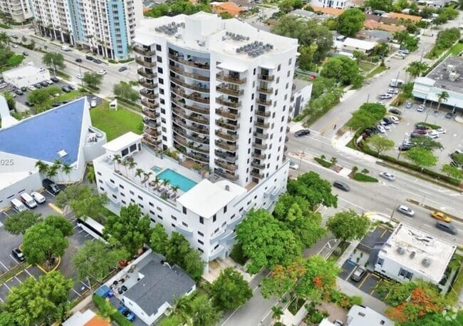Building Photo - 2301 SW 27th Ave Unit 402 Rental