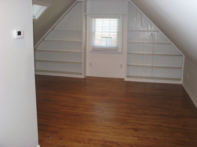 3 bedroom-bonus - 621 Brooks Ave Unit 621