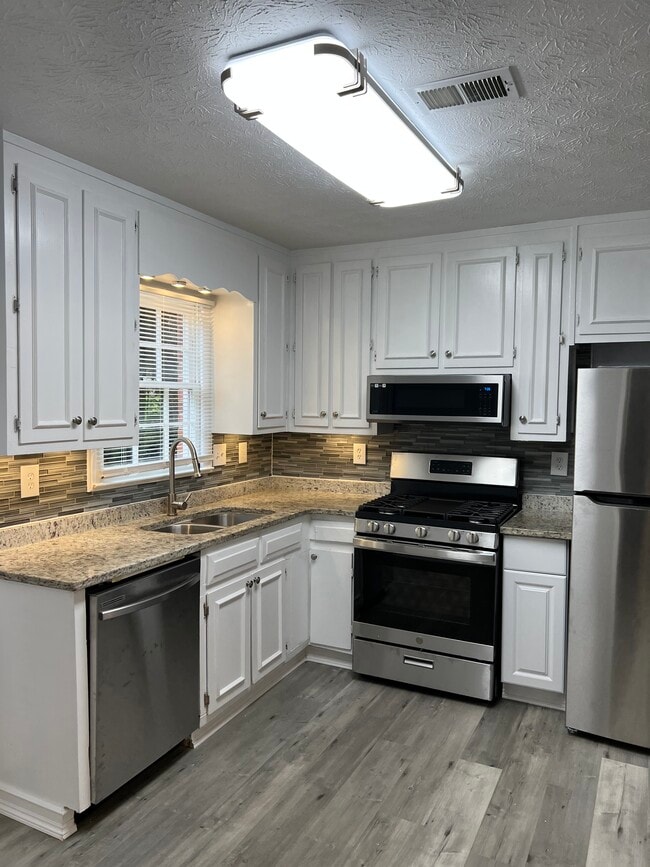 New kitchen appliances - 5274 Wexford Ln