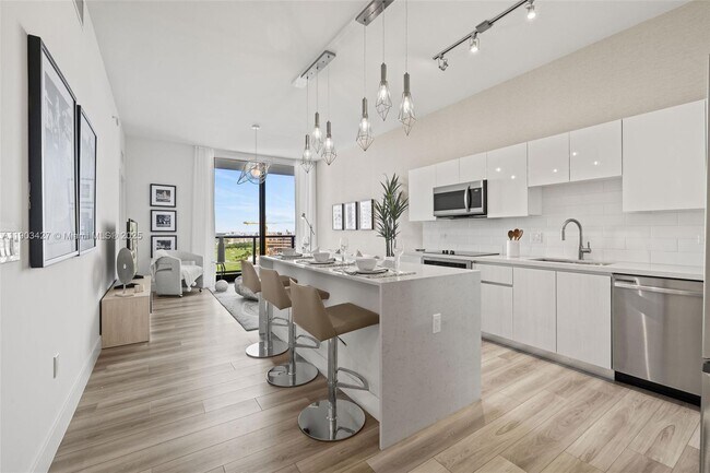 Photo - 101 Diplomat Pkwy Unidad 1405