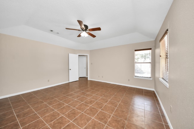 Photo - 2102 Rolling Glen Dr