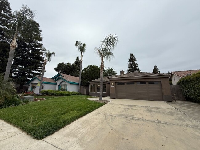 1411 E Parkview Ct