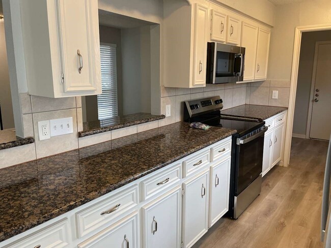 Photo - 2306 Cambridge Ct N