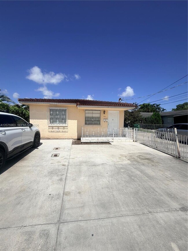 Photo - 3821 SW 89th Ct Unit Front