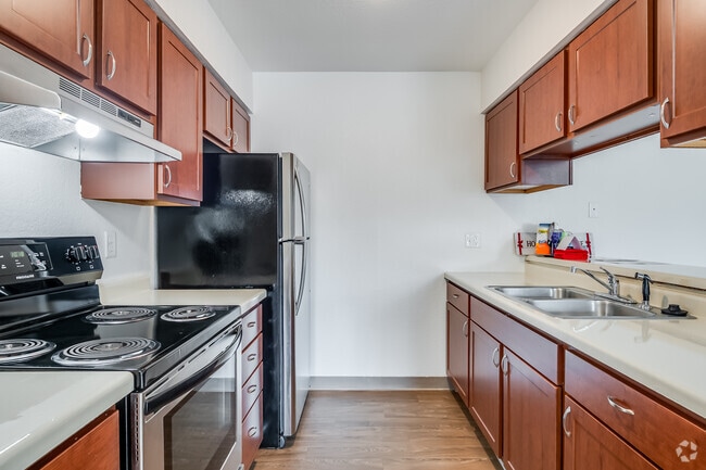 3BR, 1BA - 1,031SF - Kitchen - Jackson Farms Apartments