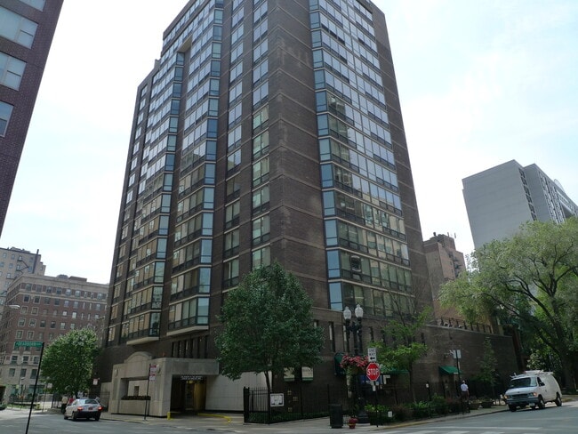 Photo - 21 W Goethe St Apartment Unit 4E