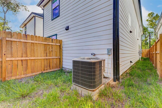 Building Photo - 8218 Bigwood St