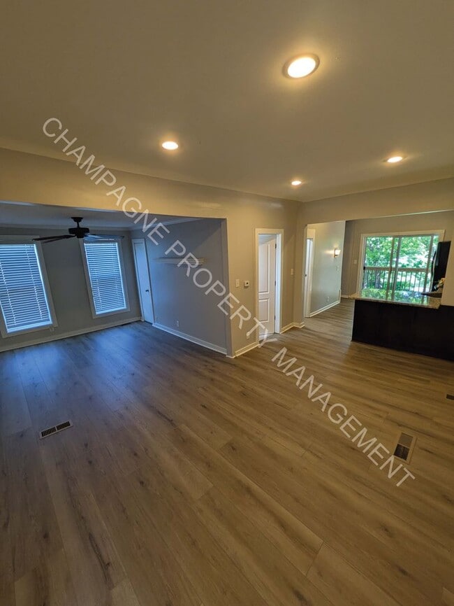 Photo - 3 Bedroom Home, conveniently located near UMKC!
