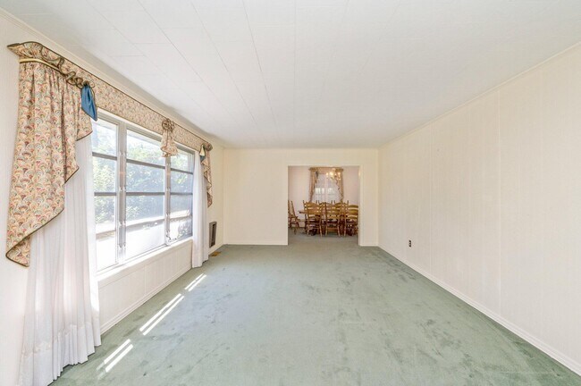 73 Oaklawn Square
