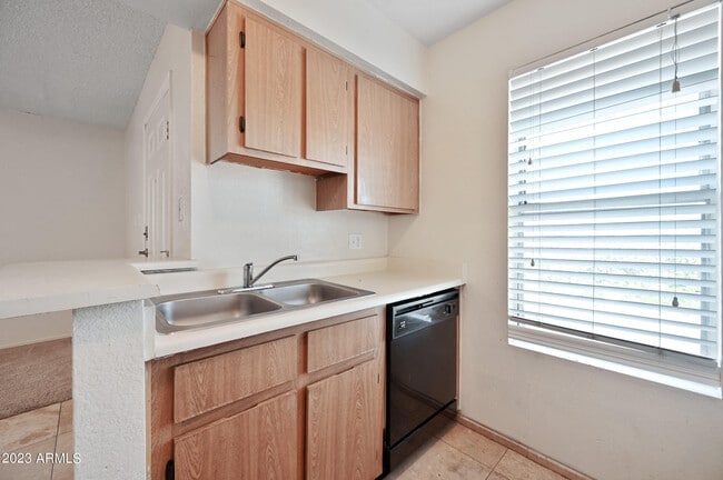 Photo - 4410 N Longview Ave