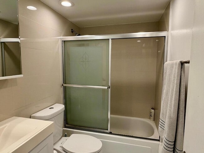 Photo - 3000 Riomar St Unidad 410