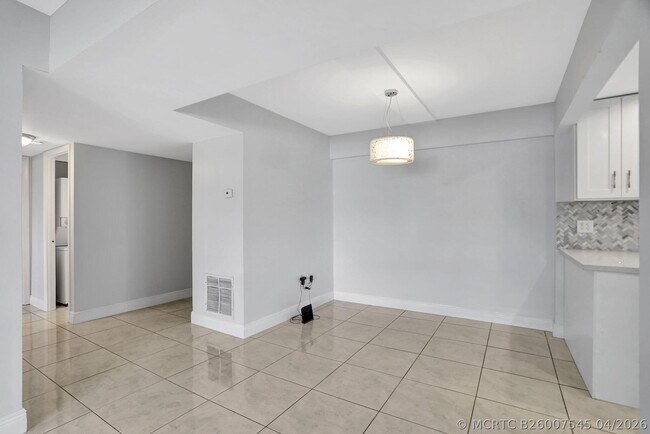 4156 Inverrary Dr Unit 111
