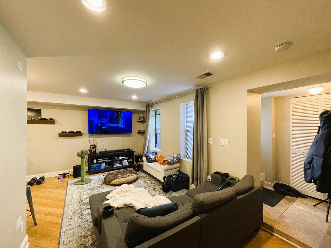 Photo - 1522 W Superior St (Chicago, IL)
